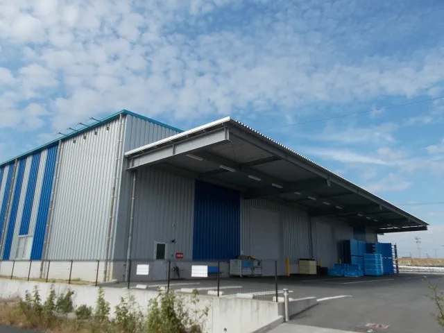 【2026年版】倉庫建築の費用相場と失敗しない工法選び｜坪単価・建築基準法・システム建築まで解説